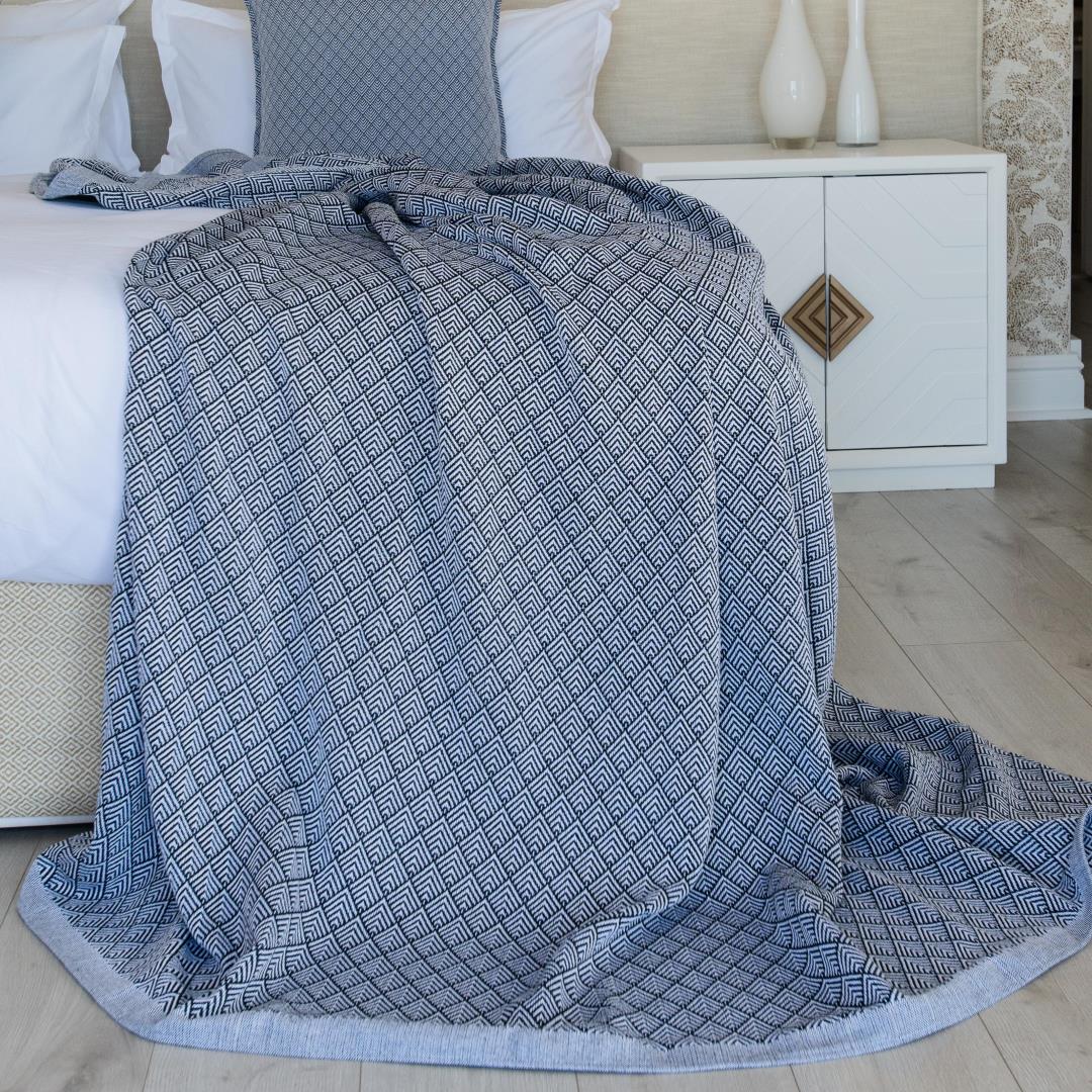 Blankets & throws from The Bedroom Shop Online