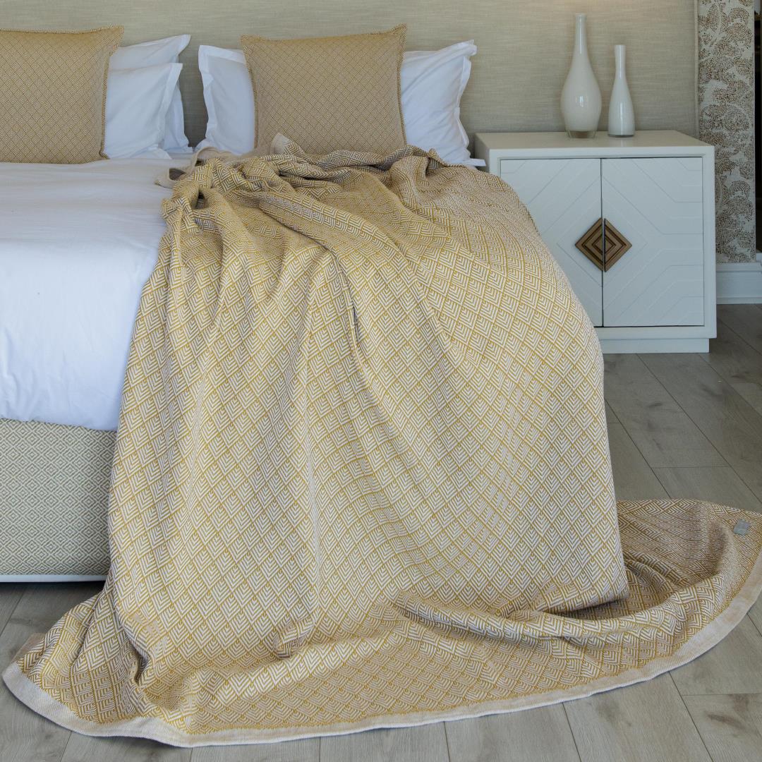 Blankets & throws from The Bedroom Shop Online