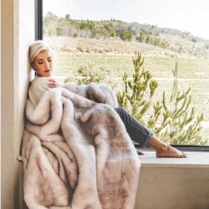 Yukon Fur Throw Creamy