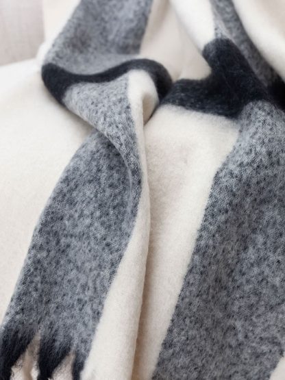 Embrace Throw Tartan - Image 2