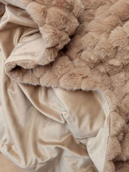 Arctic Snug Throws - Image 5
